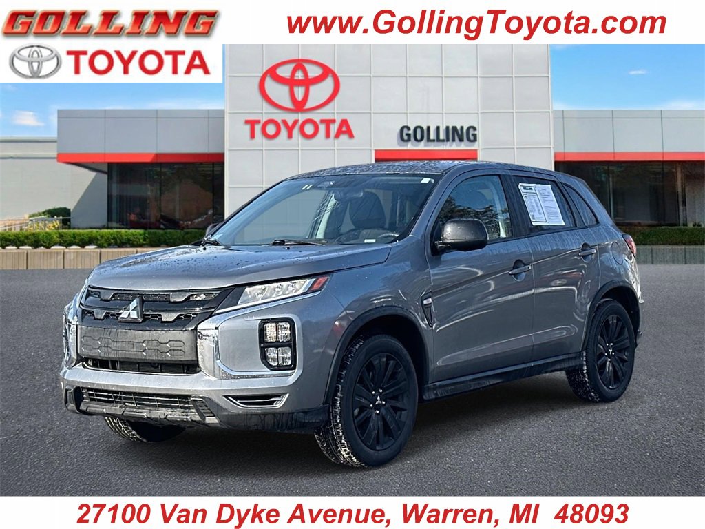 2025 Mitsubishi Outlander Sport LE's photo