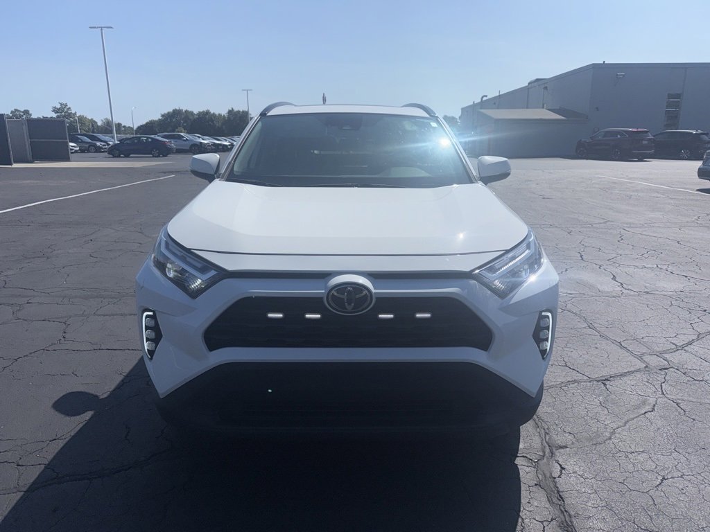 2023 Toyota RAV4 XLE photo 2