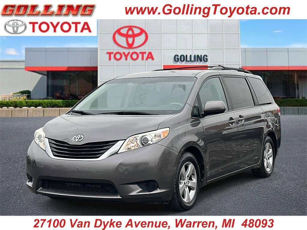 2011 Toyota Sienna LE's photo