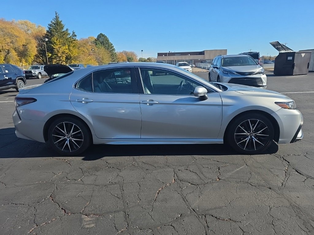 2023 Toyota Camry SE photo 4