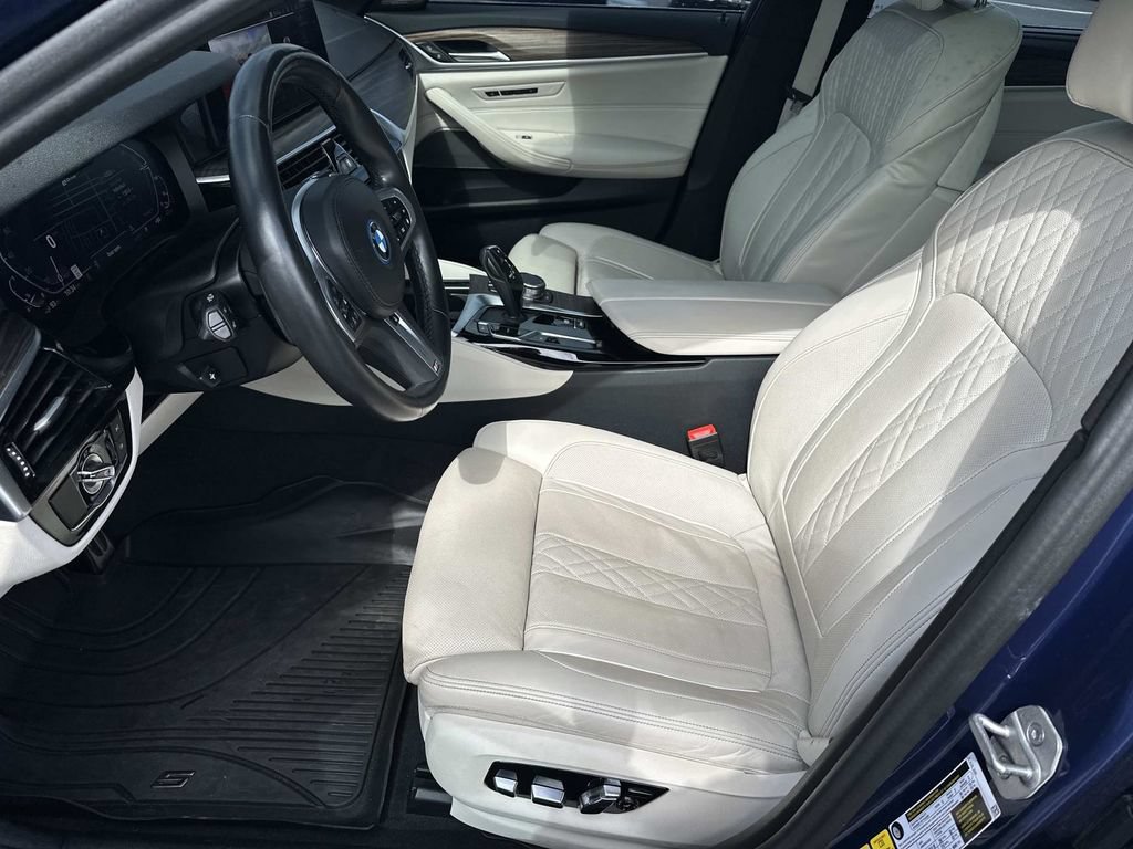 2023 BMW 5 Series 530e - Photo 19