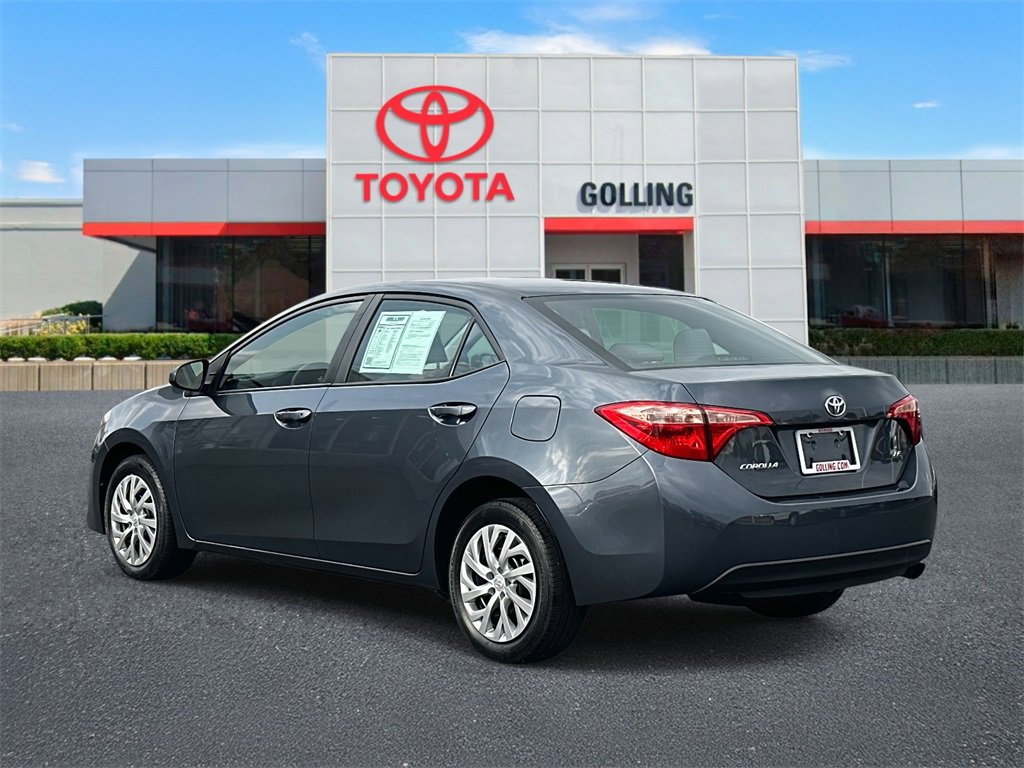 2018 Toyota Corolla LE photo 3