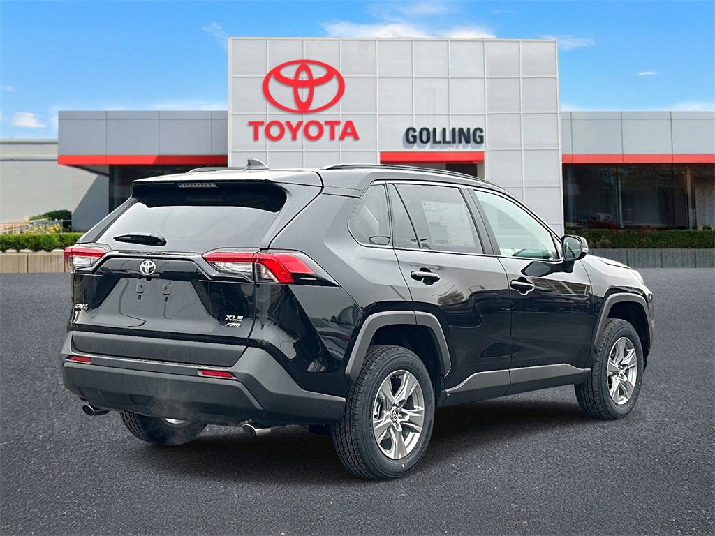 2025 Toyota RAV4 XLE photo 2