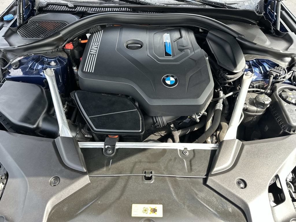 2023 BMW 5 Series 530e - Photo 11