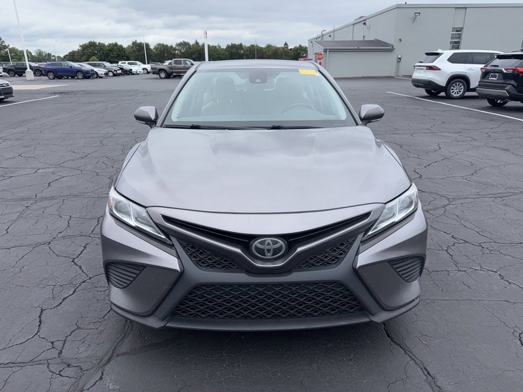 Used 2018 Toyota Camry SE with VIN 4T1B11HK7JU641153 for sale in Warren, MI