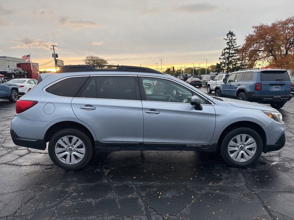 2018 Subaru Outback 2.5i Premium photo 3