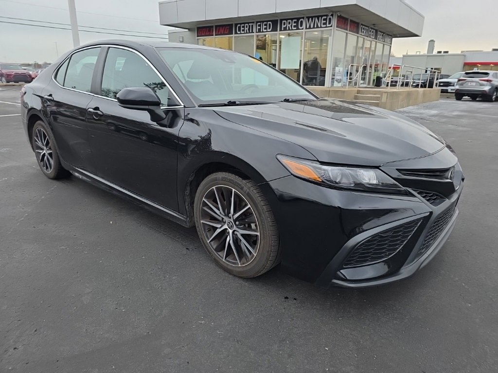 2021 Toyota Camry SE photo 3