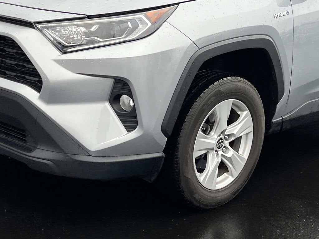 2021 Toyota RAV4 XLE - Photo 8