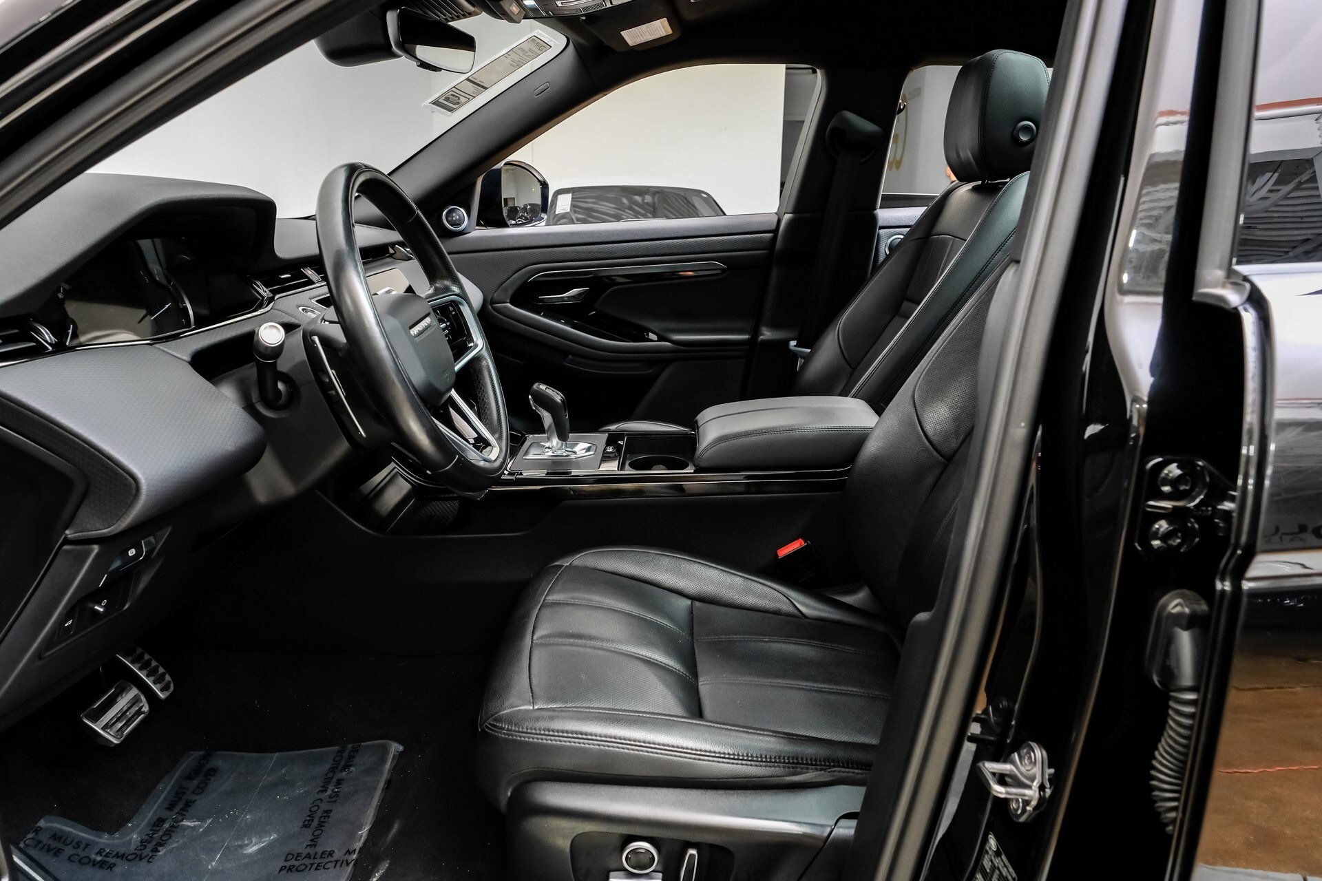 2022 Land Rover Range Rover Evoque R-Dynamic S photo 2