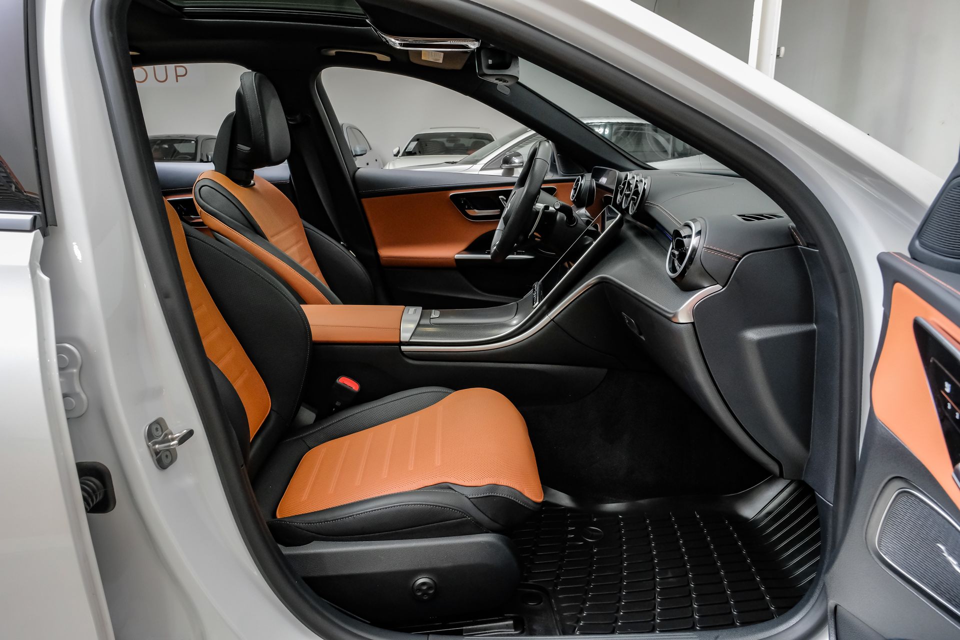 2025 Mercedes-Benz C-Class Sedan AMG C43 - Photo 32