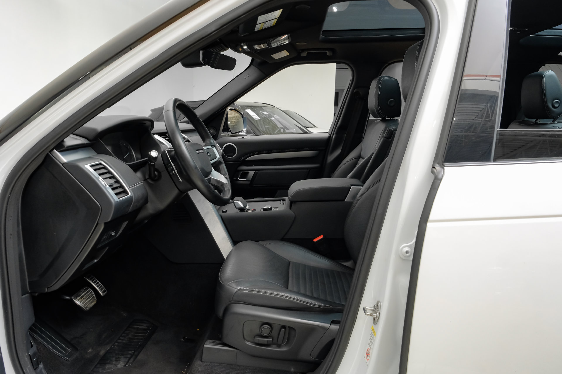 Used 2023 Land Rover Discovery P300 S R-Dynamic/DuoLeather DuoTone Seat Trim/Meridian Sound System/20" Full Size Spare Wheel SUV