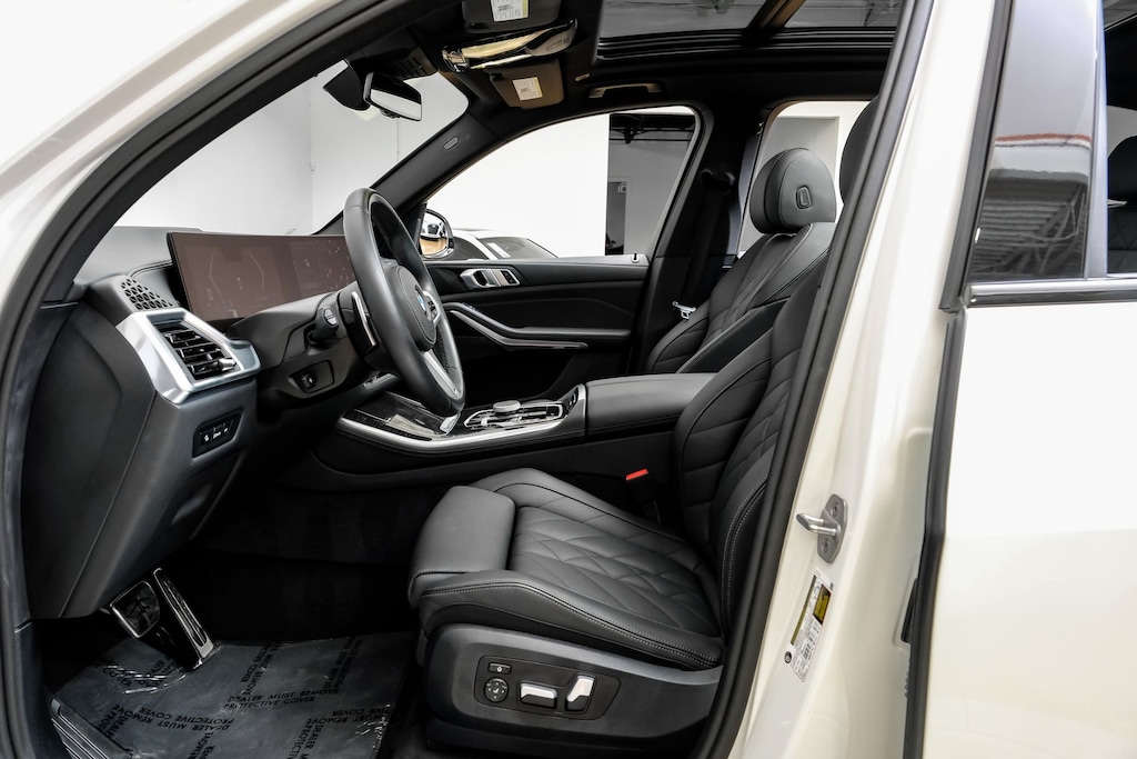 Used 2025 BMW X5 sDrive40i M Sport Package/Parking Assistance Package/22" X 9.5" Front and 22" X 10.5" Rear Black Wheels SUV