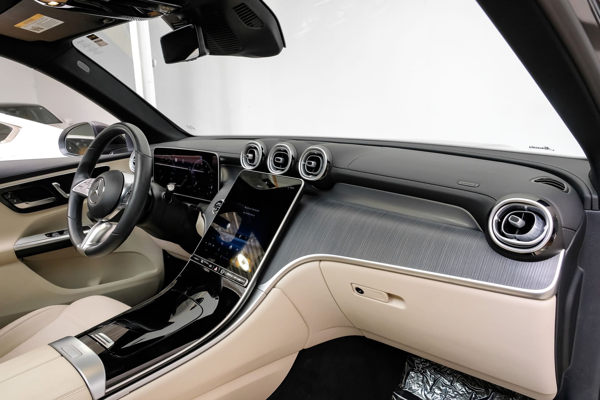 2025 Mercedes-Benz GLC Base - Photo 17