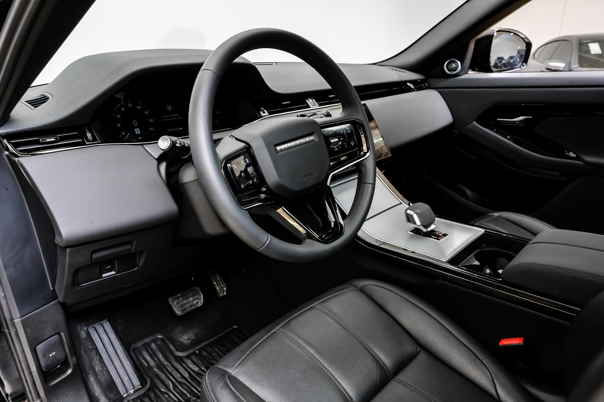 2024 Land Rover Range Rover Evoque S photo 3