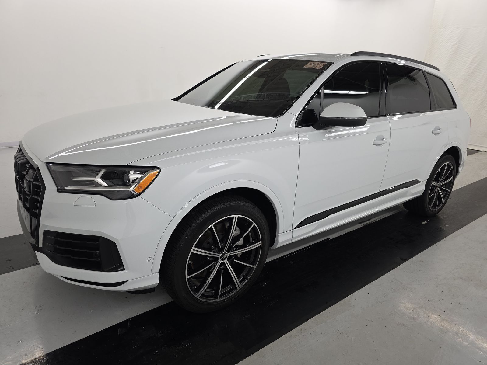 2023 Audi Q7 55 Premium Plus quattro Tiptronic's photo