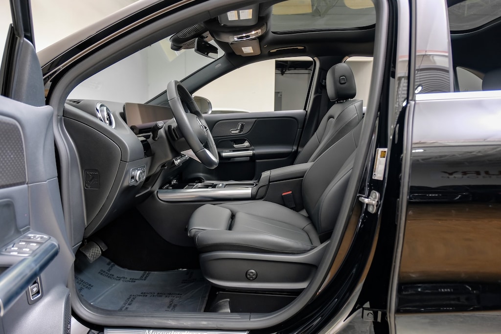 Used 2025 Mercedes-Benz GLA 250 4MATIC Exclusive Package/MB Navigation/Panorama Sunroof SUV
