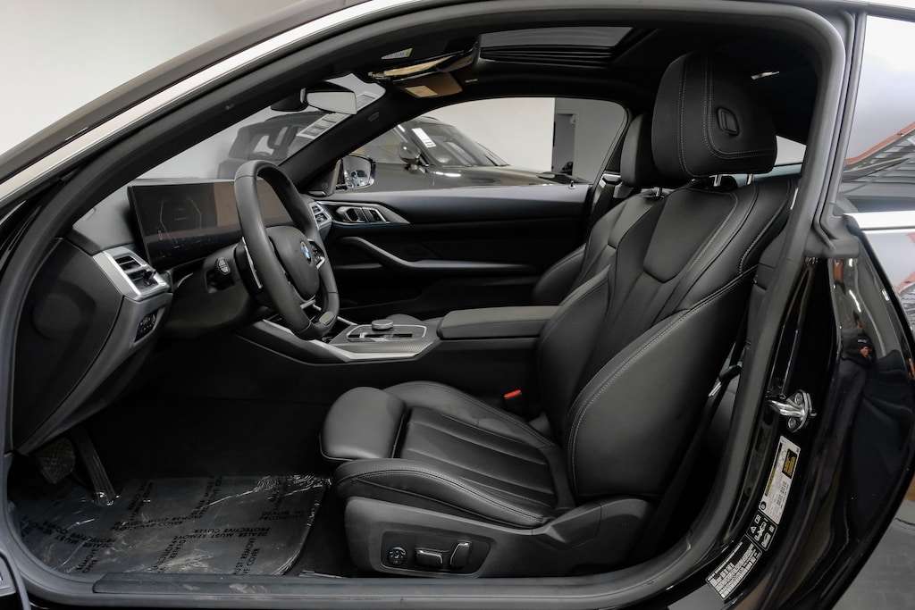 Used 2026 BMW 430i xDrive Premium Package/Harman Kardon surround sound system/ 18" V-Spoke Bicolor 780 Wheels Coupe