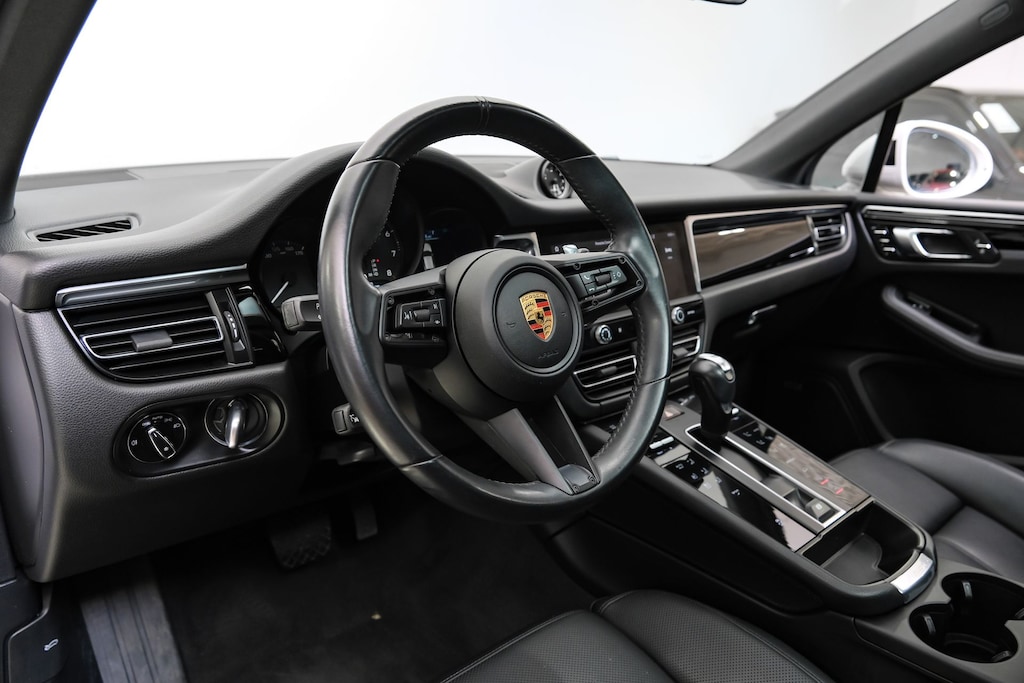 Used 2023 Porsche Macan Premium Package Plus/BOSE® Surround Sound System/Roof Rails in High Gloss Black/Surround View SUV