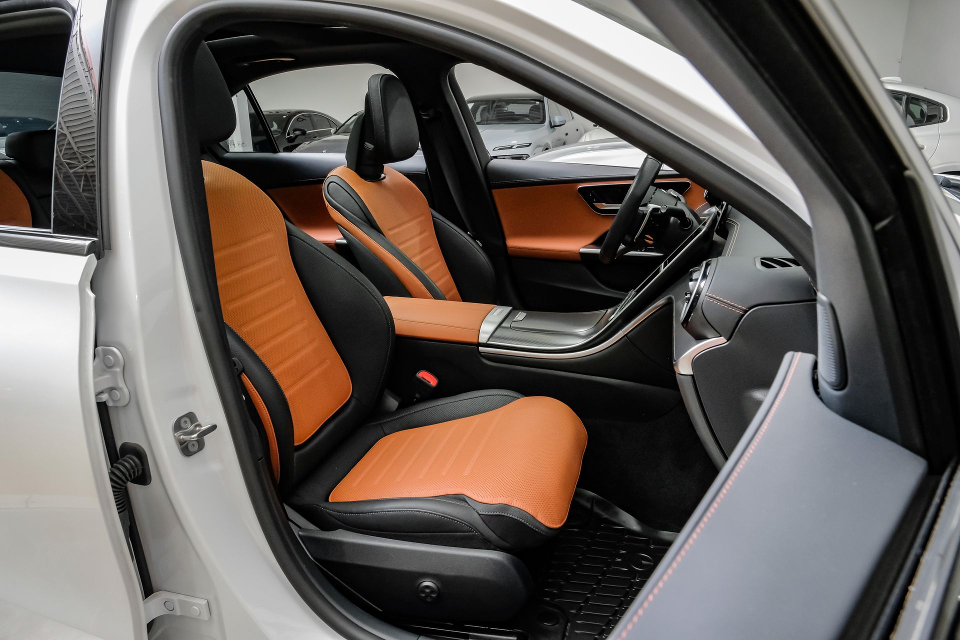 2025 Mercedes-Benz C-Class Sedan AMG C43 - Photo 33