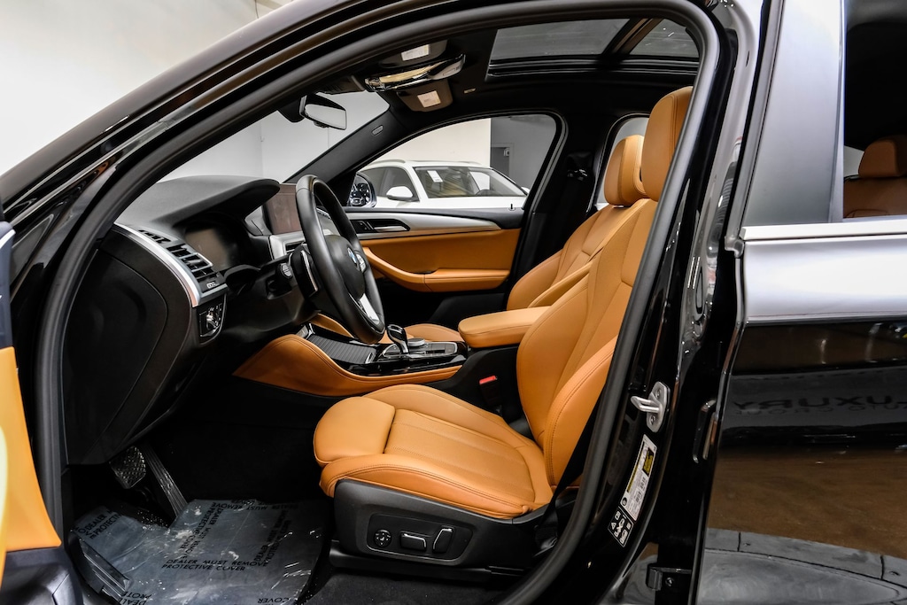 Used 2025 BMW X4 xDrive30i Premium Package/Ambient Lighting/19" Y-Spoke Ferric Grey 693 Wh SUV