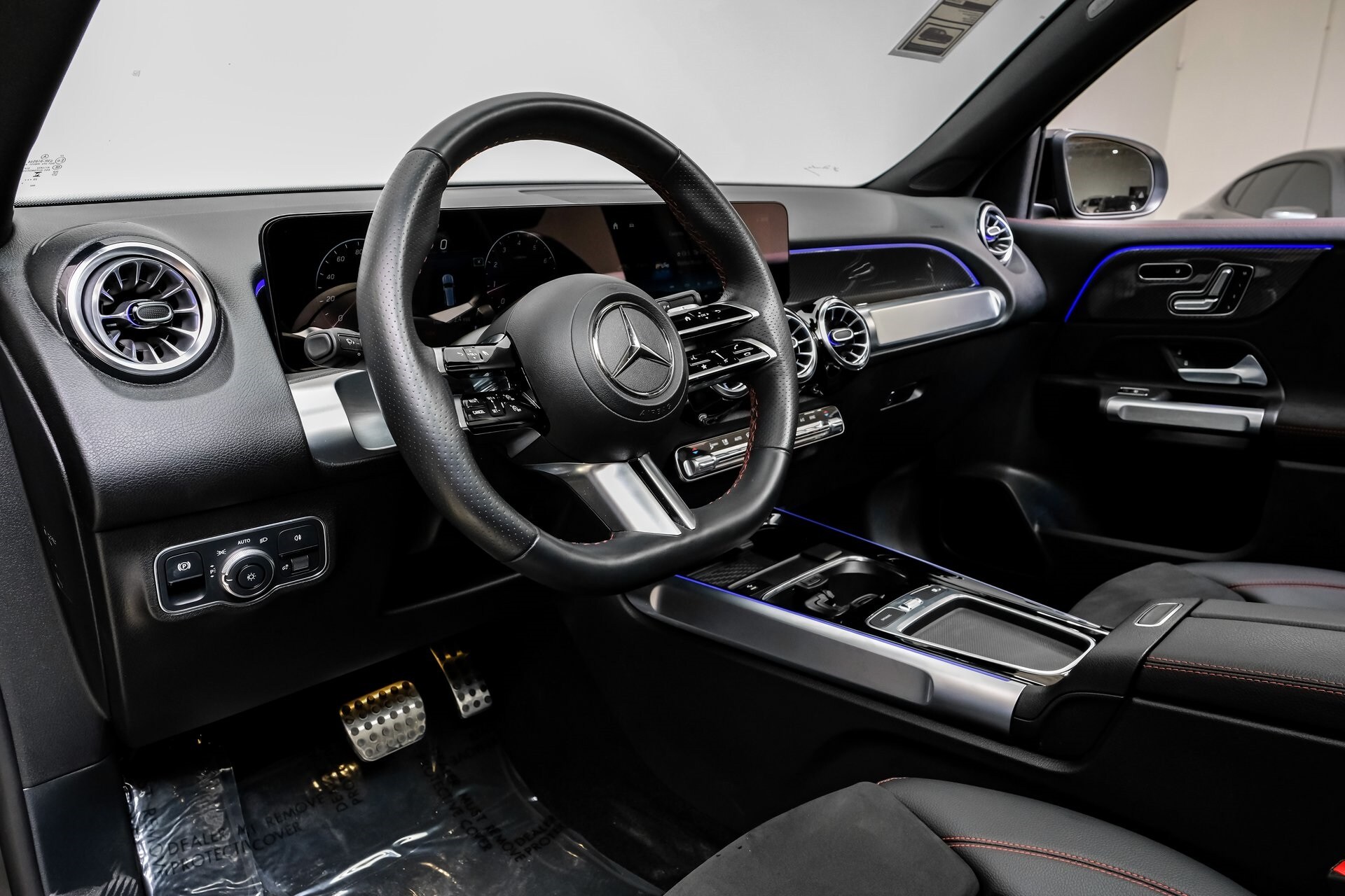 2024 Mercedes Benz GLB 250 4MATIC AMG photo 3