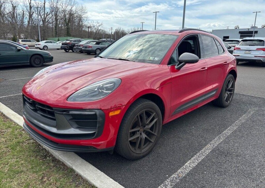 Used 2023 Porsche Macan T Premium Package/Driver Memory Package/Panoramic Roof System/Driver Memory Package SUV