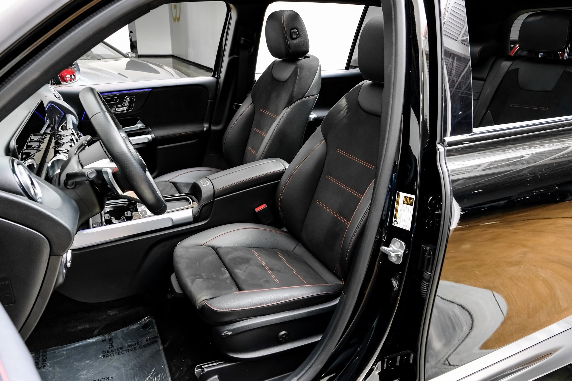 2024 Mercedes Benz GLB 250 4MATIC AMG photo 4