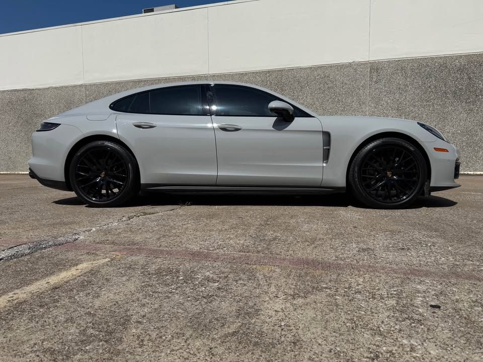 2023 Porsche Panamera 4 Platinum photo 3