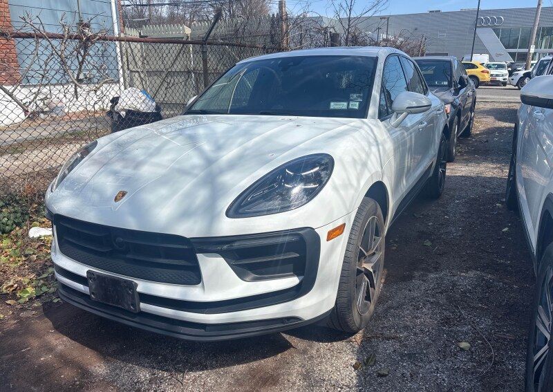 2023 Porsche Macan Base