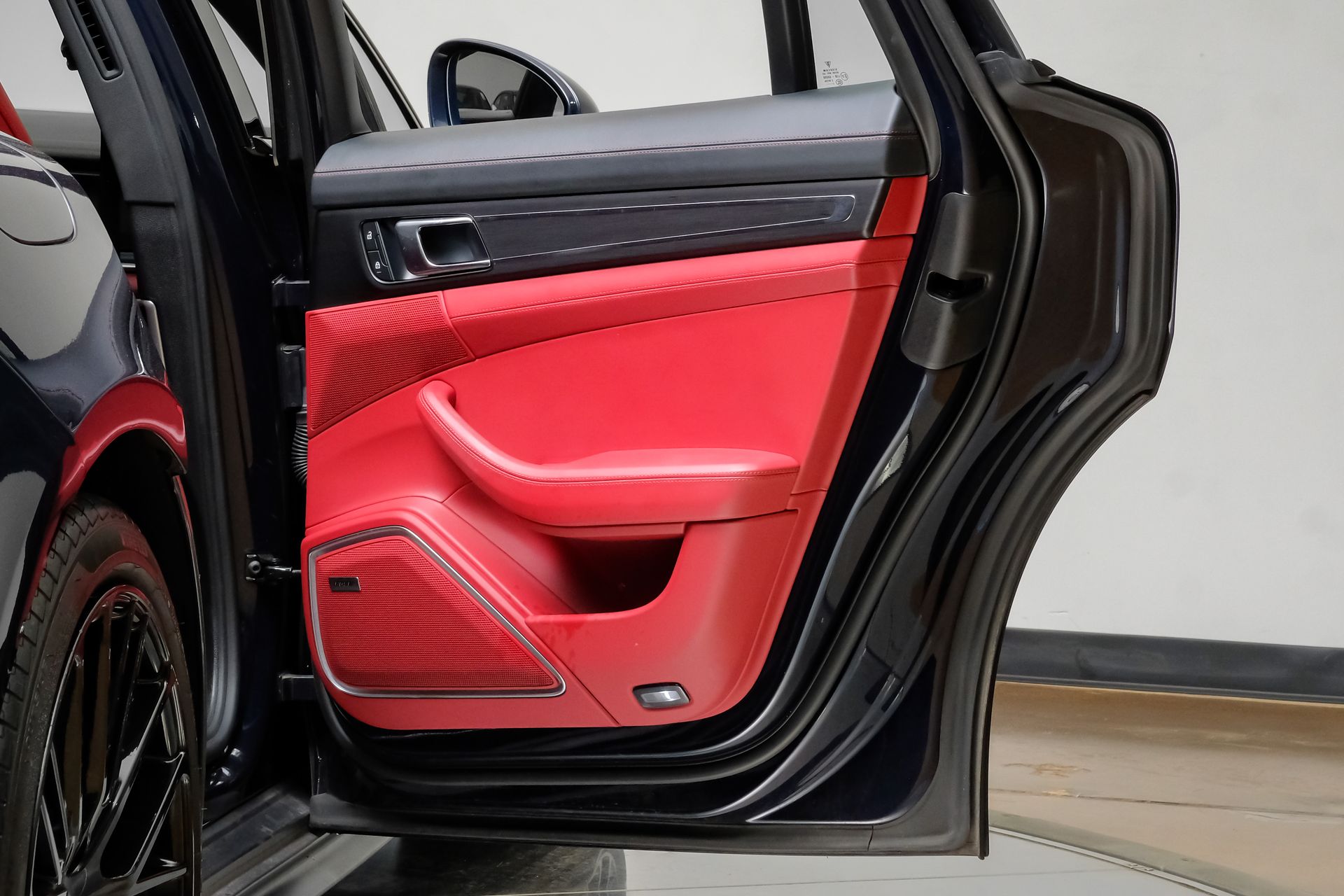 2023 Porsche Panamera Platinum Edition - Photo 49