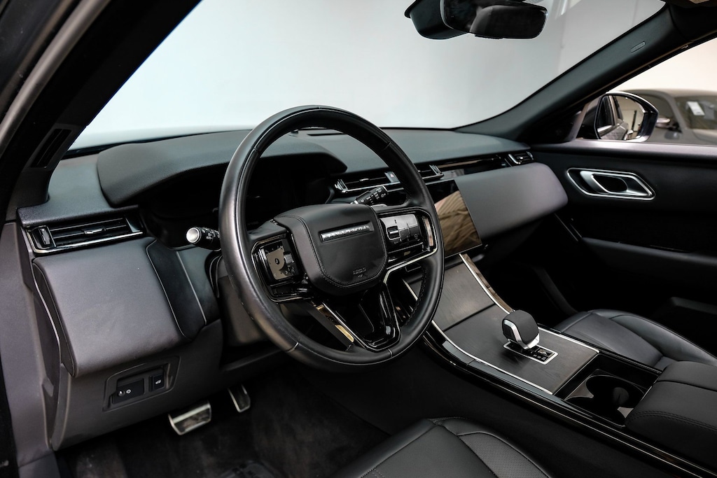 Used 2024 Land Rover Range Rover Velar P250 Dynamic SE/Meridian Sound System/20" 10 Spoke Gloss Black Wheels SUV