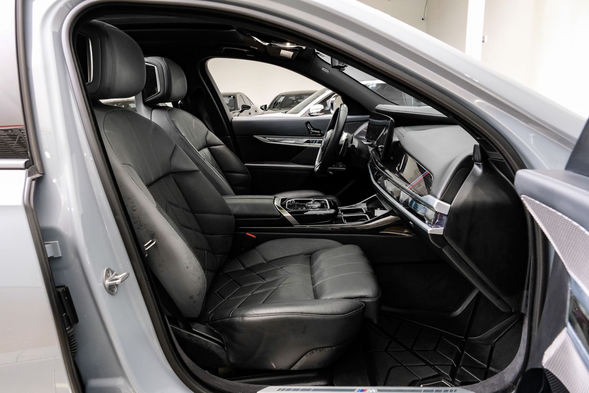 2023 BMW 7 Series 740i - Photo 36