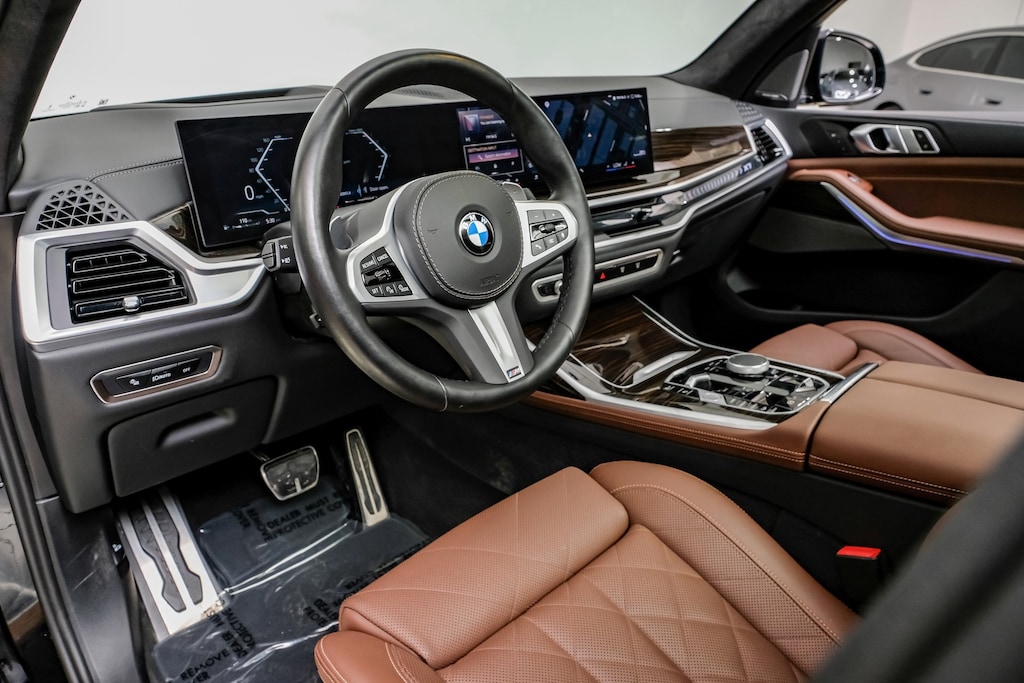 Used 2024 BMW X7 xDrive40i M Sport Package/Premium Package/Parking Assistance package/21x9.5 Double Spoke Bi Color Wheels SUV