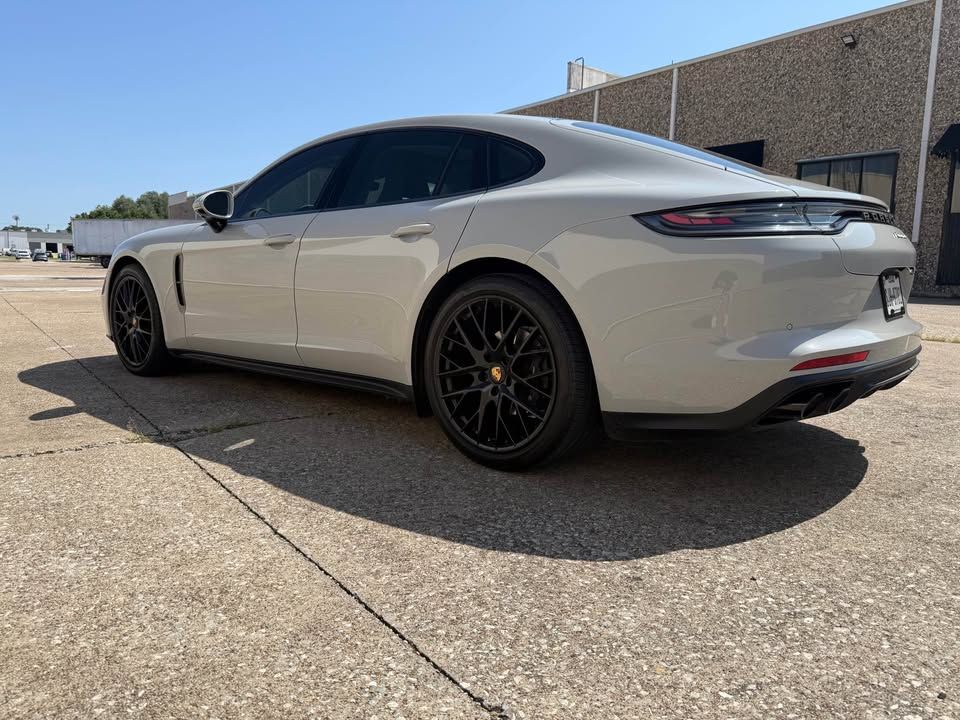 2023 Porsche Panamera 4 Platinum photo 2