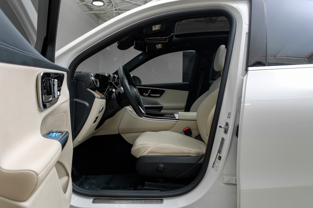 Used 2023 Mercedes-Benz GLC 300 Premium Package/Macchiato Beige MB-Tex/Panorama Sunroof/19” Multispoke Wheels SUV