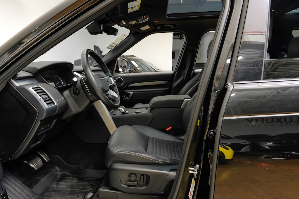 Used 2023 Land Rover Discovery P300 S R-Dynamic/Premium Interior Protection and Storage Pack/22" Style 5124, 5 split-spoke, Gloss Black SUV