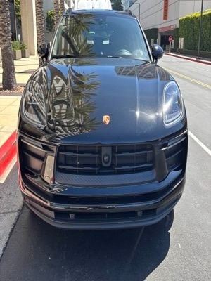2023 Porsche Macan T's photo