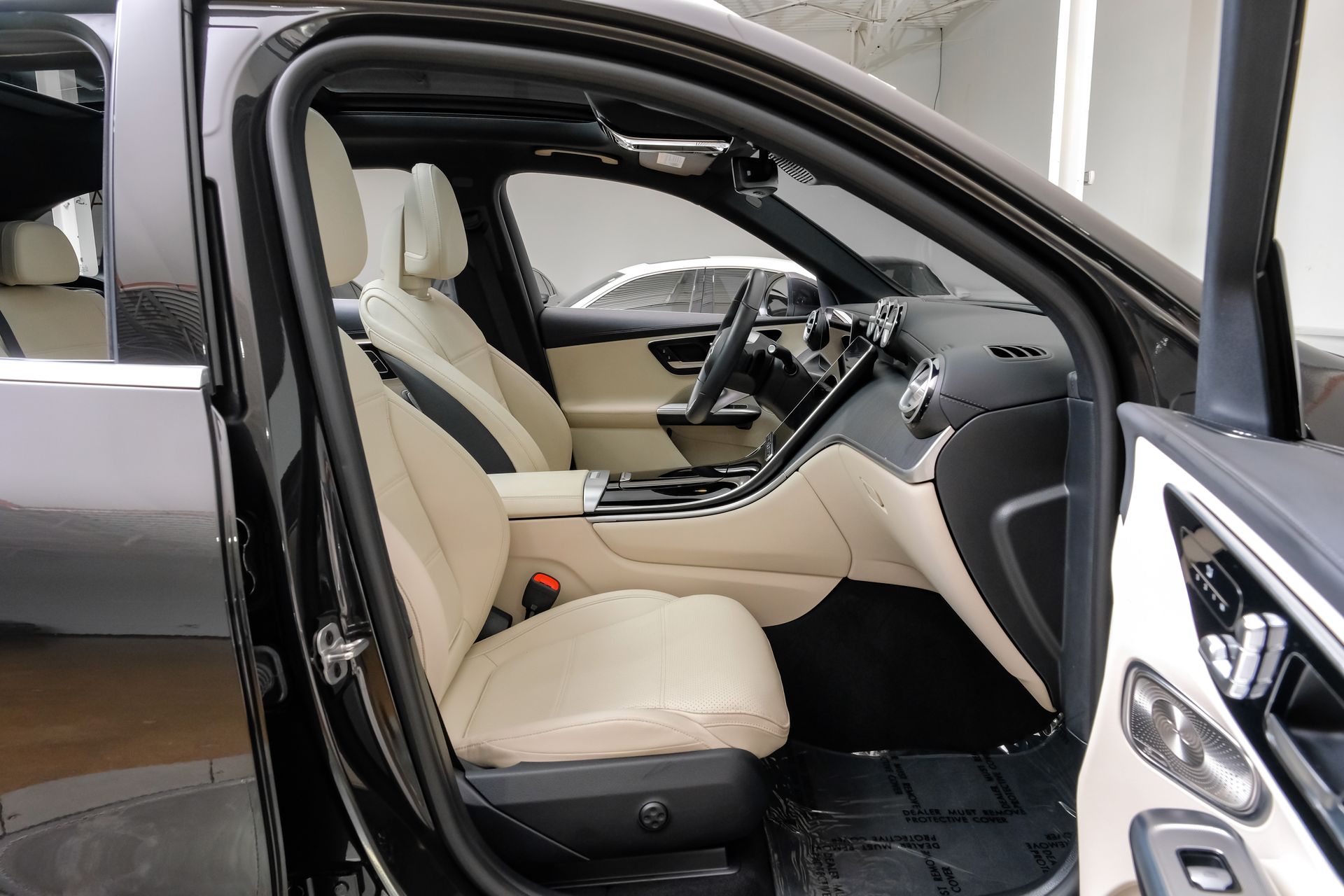 2025 Mercedes-Benz GLC Base - Photo 33