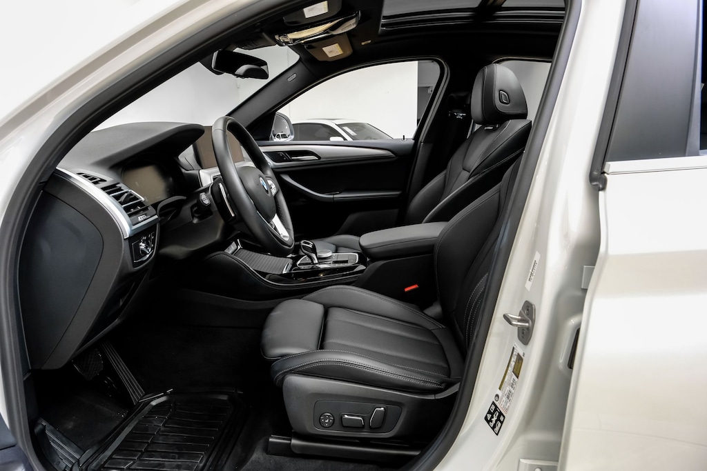 Used 2025 BMW X4 xDrive30i Premium Package/Ambient Lighting/19" Y-Spoke Ferric Grey 693 Wh SUV