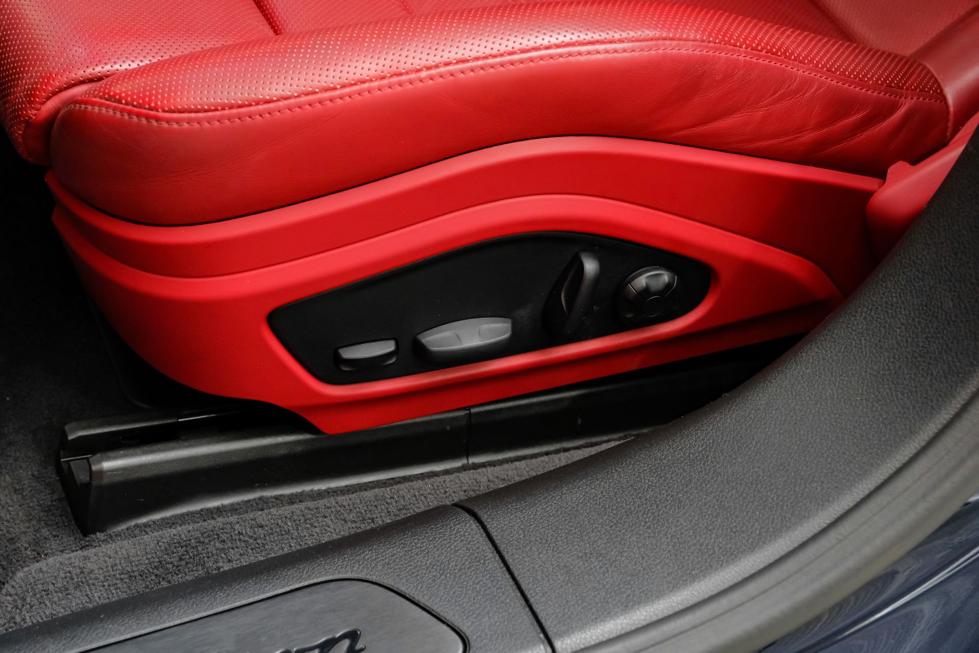 2023 Porsche Panamera Platinum Edition - Photo 35