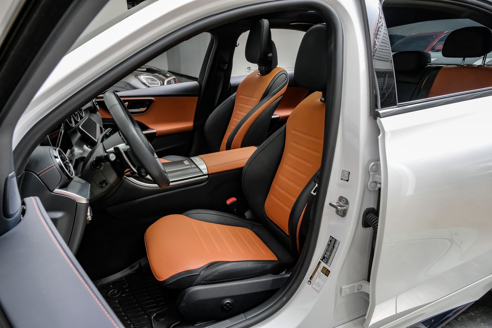 2025 Mercedes-Benz C-Class Sedan AMG C43 - Photo 31