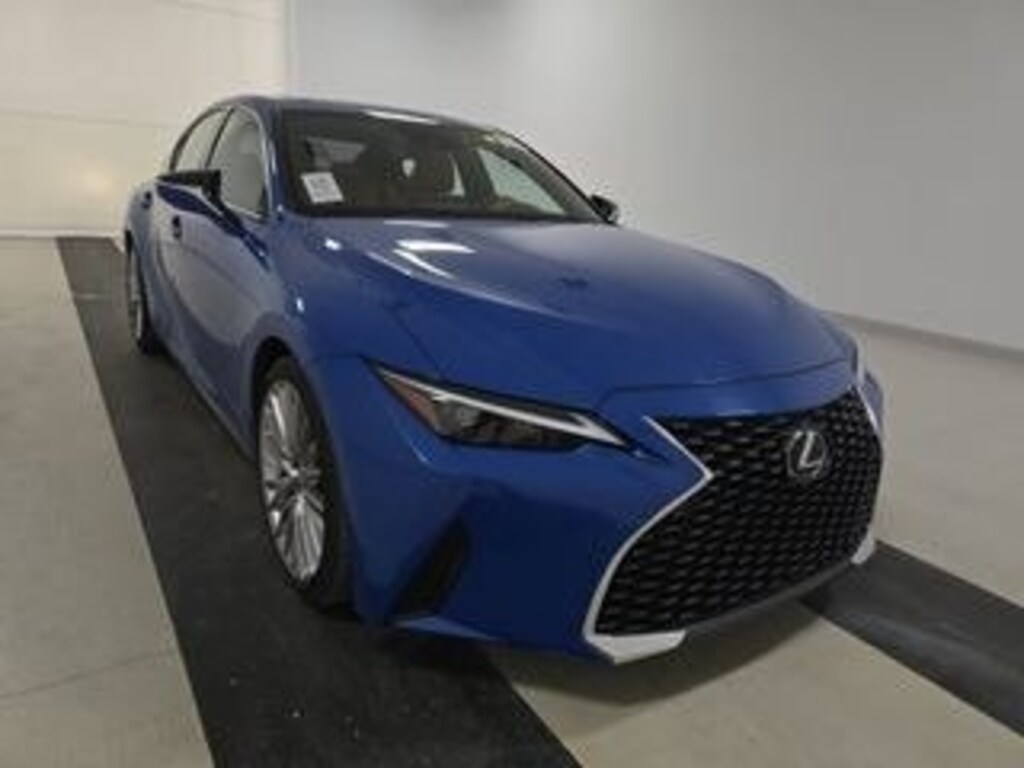 Used 2023 Lexus IS 300 Premium Package/Intuitive Parking Assist with Auto Braking/19" Alloy Wheels/Heated & Ventilated Front Sedan