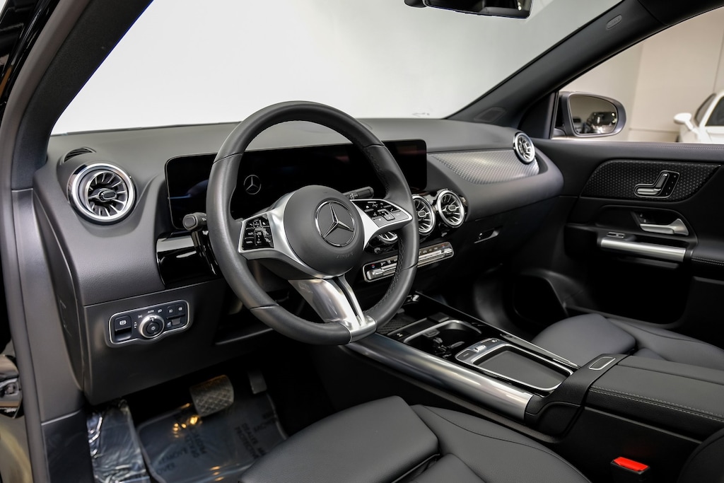 Used 2025 Mercedes-Benz GLA 250 4MATIC Exclusive Package/MB Navigation/Panorama Sunroof SUV