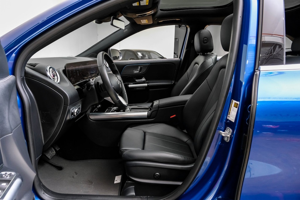 Used 2025 Mercedes-Benz GLA 250 Exclusive Package/MB Navigation/Panorama Sunroof/Roof Spoiler, Body Color SUV