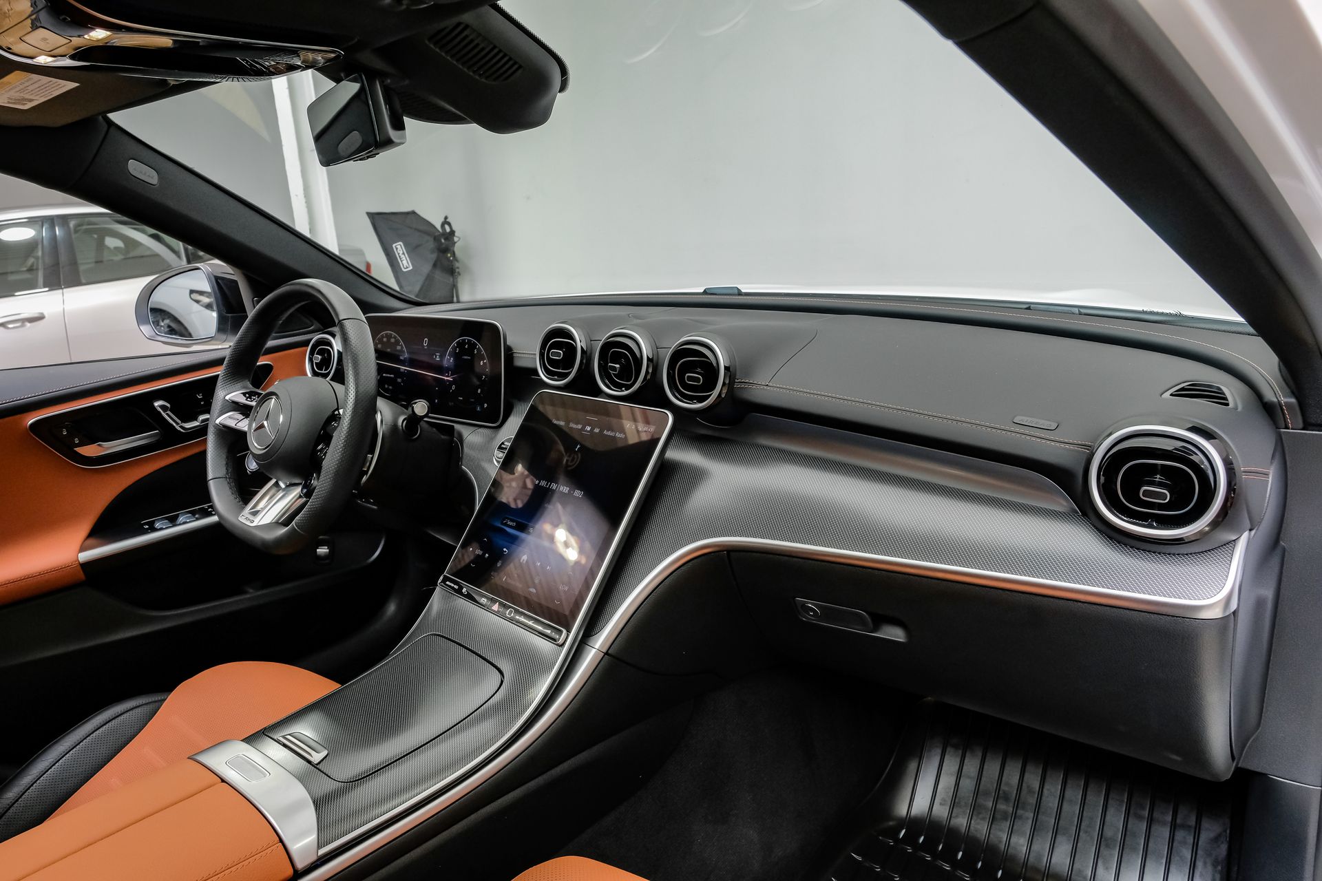 2025 Mercedes-Benz C-Class Sedan AMG C43 - Photo 17
