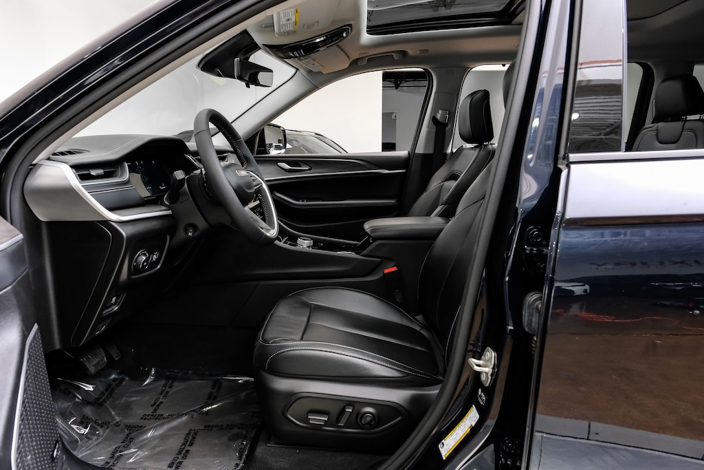 Used 2023 Jeep Grand Cherokee L Limited/Luxury Tech Group II/Dual Panel Panoramic Sunroof/9 Amplifier Speakers W Subwoofer SUV