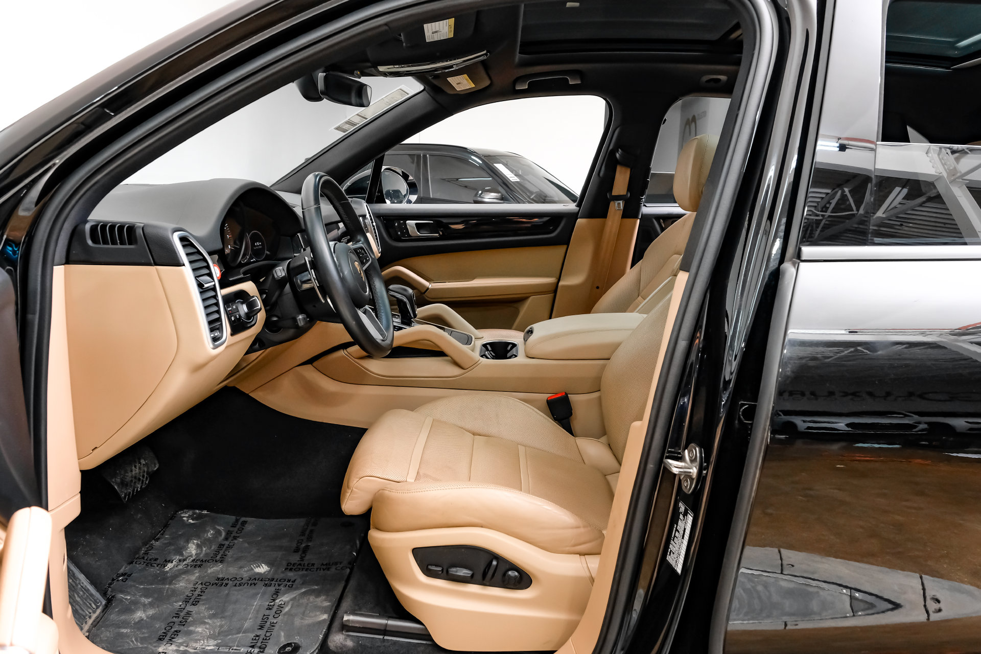 Used 2023 Porsche Cayenne Platinum Edition/Premium Package Plus/Adaptive Air Suspension/Adaptive Cruise Control/Standard Interior in Black/Mojave Beige SUV
