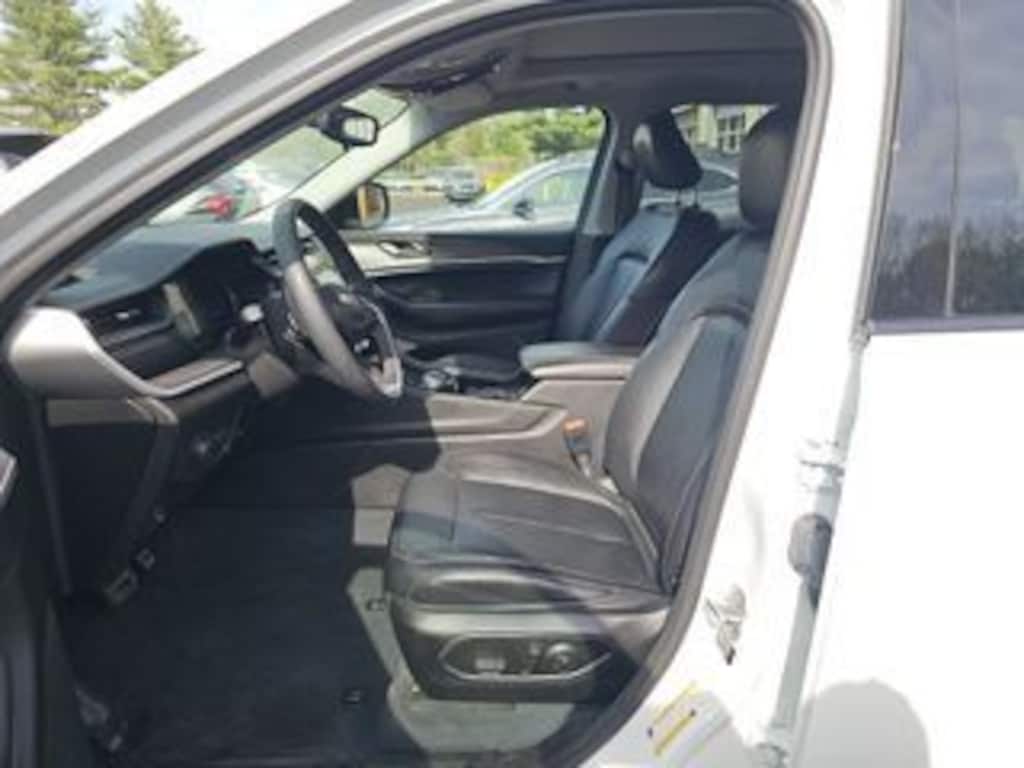 Used 2023 Jeep Grand Cherokee L Limited Package/Dual-Pane Panoramic Sunroof/18-inch 8x0- inch Polish SUV