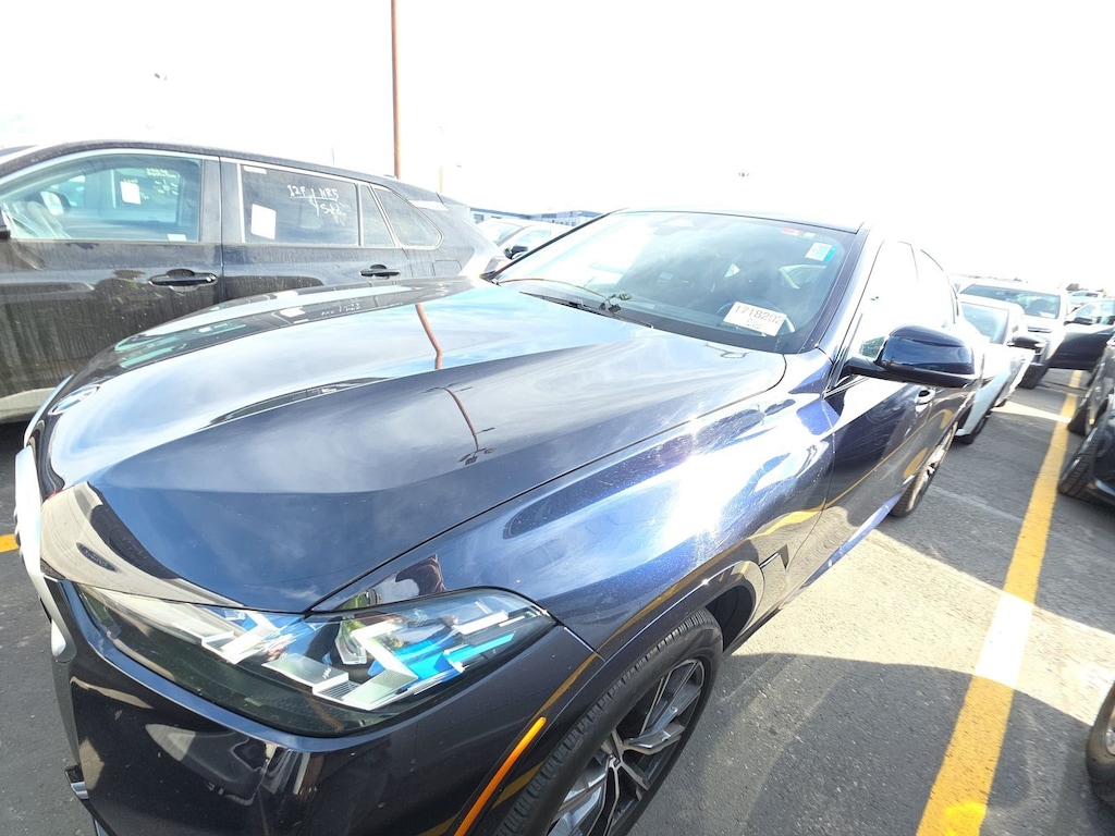 Used 2025 BMW X6 xDrive40i M Sport Package/ Premium Package/Parking Assistance Package/Climate Comfort Package/20" M Star-spoke bi-color wheels SUV