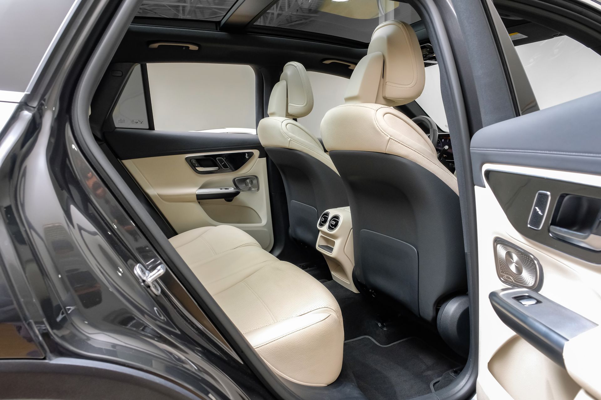2025 Mercedes-Benz GLC Base - Photo 36